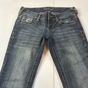 Amethyst Jeans Size 3 low-rise bootcut Embellished pockets zipper and button